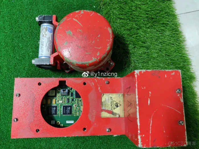 拆解飞机黑匣子，看看内部构造、PCB及芯片！_verilog_11